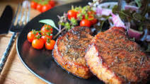 Pork chops with mashed potatoes and veg Pork chops with mashed potatoes and veg