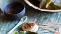 Steamed ricecakes with coconut filling Steamed ricecakes with coconut filling