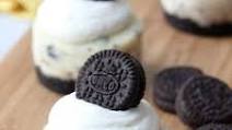Mini Cookies and Cream Cheesecakes Mini Cookies and Cream Cheesecakes