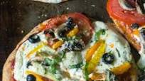 Mediterranean Veggie Flatbread Pizza Mediterranean Veggie Flatbread Pizza