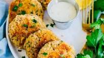 Easy Salmon Patties (aka Salmon Cakes!) Easy Salmon Patties (aka Salmon Cakes!)