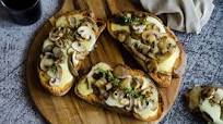 Bruschette ai funghi e formaggio Bruschette ai funghi e formaggio