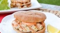 5-Ingredient Grilled Salmon Burgers with Sriracha Mayonnaise 5-Ingredient Grilled Salmon Burgers with Sriracha Mayonnaise