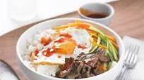 Sushi rice bowl with beef, egg & chilli sauce Sushi rice bowl with beef, egg & chilli sauce