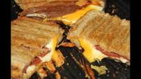 İKİ PEYNİRLİ KARIŞIK TOST - Karışık Tost Nasıl Yapılır? | Karışık Tost Tarifi - YEMEK SİTESİ İKİ PEYNİRLİ KARIŞIK TOST - Karışık Tost Nasıl Yapılır? | Karışık Tost Tarifi - YEMEK SİTESİ