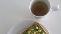 Desayuno saludable con tostadas de aguacate Desayuno saludable con tostadas de aguacate