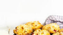 Rhubarb muffins with sour cream and streusel topping Rhubarb muffins with sour cream and streusel topping