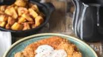 Crispy Panko-Coated Pork Cutlets With White Gravy Crispy Panko-Coated Pork Cutlets With White Gravy