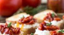 Roasted Tomato and Goat Cheese Crostini Roasted Tomato and Goat Cheese Crostini