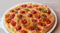 FOCACCIA VELOCE CON POMODORINI FOCACCIA VELOCE CON POMODORINI