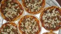 Mini Chicken and Veg Pizza recipe by alqua tahseen at BetterButter Mini Chicken and Veg Pizza recipe by alqua tahseen at BetterButter