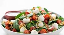 Caprese Spinach Salad with Balsamic Vinaigrette no cooking required and 5 minute prep Caprese Spinach Salad with Balsamic Vinaigrette no cooking required and 5 minute prep