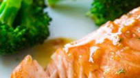 Garlic Honey Ginger Glazed Salmon with Broccoli Garlic Honey Ginger Glazed Salmon with Broccoli