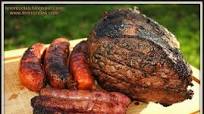 Barbacoa de tapilla, chorizo casero y salchichas. Barbacoa de tapilla, chorizo casero y salchichas.