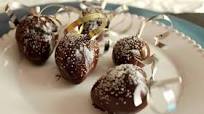 Shiny Chocolate-Covered Strawberries for New Year's Shiny Chocolate-Covered Strawberries for New Year's