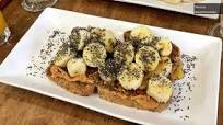 Tostada con plátano y mantequilla de cacahuete para llenarnos de energía Tostada con plátano y mantequilla de cacahuete para llenarnos de energía