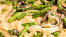 Fettuccine Alfredo with Fresh Spring Vegetables Fettuccine Alfredo with Fresh Spring Vegetables
