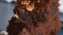 EGGLESS CHOCOLATE BROWNIE- CAKEY AND MOIST EGGLESS CHOCOLATE BROWNIE- CAKEY AND MOIST
