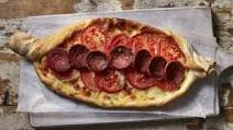 Sucuk pide Sucuk pide