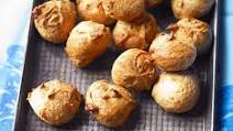 Brazilian cheese bread (pão de queijo) Brazilian cheese bread (pão de queijo)
