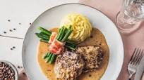 Classic steak au poivre (French pepper steak) with mashed potatoes and green bean bundles Classic steak au poivre (French pepper steak) with mashed potatoes and green bean bundles