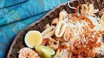 Pansit Palabok (Rice Noodles with Shrimp Sauce) Pansit Palabok (Rice Noodles with Shrimp Sauce)