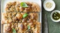 Focaccia alta con pesto e farina Tipo 1 (ricetta a lunga lievitazione) Focaccia alta con pesto e farina Tipo 1 (ricetta a lunga lievitazione)