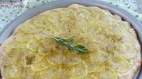 Focaccia con patate e rosmarino Focaccia con patate e rosmarino