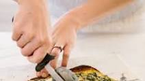 Healthy Spinach Artichoke Pizza with White Garlic Sauce Healthy Spinach Artichoke Pizza with White Garlic Sauce