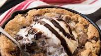 Brown Butter Chocolate Chip Skillet Cookies for Two (Pizookies) Brown Butter Chocolate Chip Skillet Cookies for Two (Pizookies)