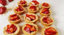 Strawberry Crisp Cookie Cups Strawberry Crisp Cookie Cups