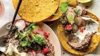 Tostadas with black bean pâté Tostadas with black bean pâté