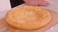 “Ricette all’italiana”: focaccia ripiena di cipolle di Anna Moroni “Ricette all’italiana”: focaccia ripiena di cipolle di Anna Moroni