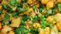 Aloo matar gobi sabzi (potato, cauliflower and pea curry Aloo matar gobi sabzi (potato, cauliflower and pea curry