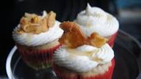 Chicken Gribenes 'n Waffles Cupcake | The Nosher Chicken Gribenes 'n Waffles Cupcake | The Nosher