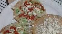 Cena, tostadas fácil, de frijol con queso Cena, tostadas fácil, de frijol con queso