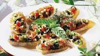 Fresh Tomato-Zucchini Salsa Crostini Fresh Tomato-Zucchini Salsa Crostini