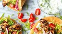 Pui Gyros cu sos tzatziki Pui Gyros cu sos tzatziki