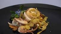 Insalata Tiepida con Totani, Carciofi, Pomodorini e Bottarga Insalata Tiepida con Totani, Carciofi, Pomodorini e Bottarga