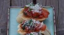 Bruschetta con Pomodori - Garlic Bread with Tomatoes Bruschetta con Pomodori - Garlic Bread with Tomatoes