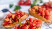 Easy Tomato Basil Bruschetta with Balsamic Glaze Easy Tomato Basil Bruschetta with Balsamic Glaze