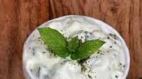 Lebanese Creamy Cucumber Yogurt Salad (Kh’yar bi laban) Lebanese Creamy Cucumber Yogurt Salad (Kh’yar bi laban)