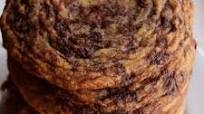 Giant Crinkled Chocolate Chip Cookies Giant Crinkled Chocolate Chip Cookies