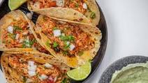 Easy Slow Cooker Chicken Tinga Tacos Easy Slow Cooker Chicken Tinga Tacos