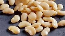 A stovetop version of British baked beans. A stovetop version of British baked beans.