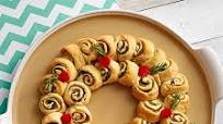 Cheesy Spinach Pinwheel Wreath Cheesy Spinach Pinwheel Wreath