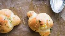 Recipe: Easy Cheesy Garlic Knots Recipe: Easy Cheesy Garlic Knots