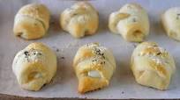 Easy Cheesy Rosemary Crescent Rolls Easy Cheesy Rosemary Crescent Rolls
