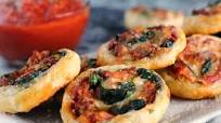Sausage and Spinach Pizza Pinwheels Sausage and Spinach Pizza Pinwheels