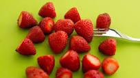 How to Make Vodka Soaked Strawberries How to Make Vodka Soaked Strawberries